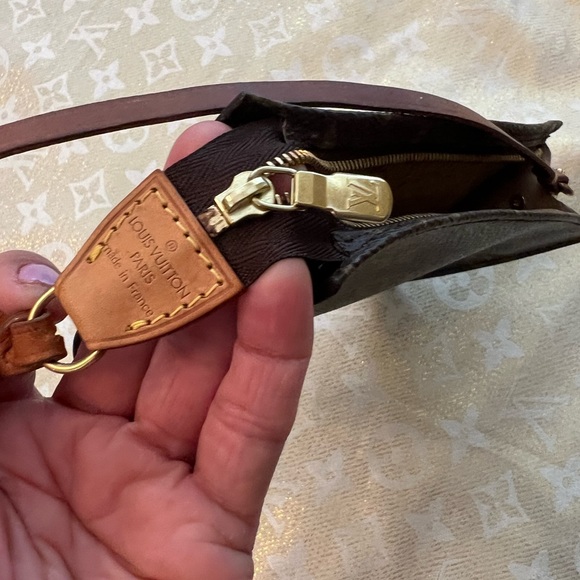 SOLD Louis Vuitton Crossbody Pochette Bag ❤️ - Picture 5 of 9